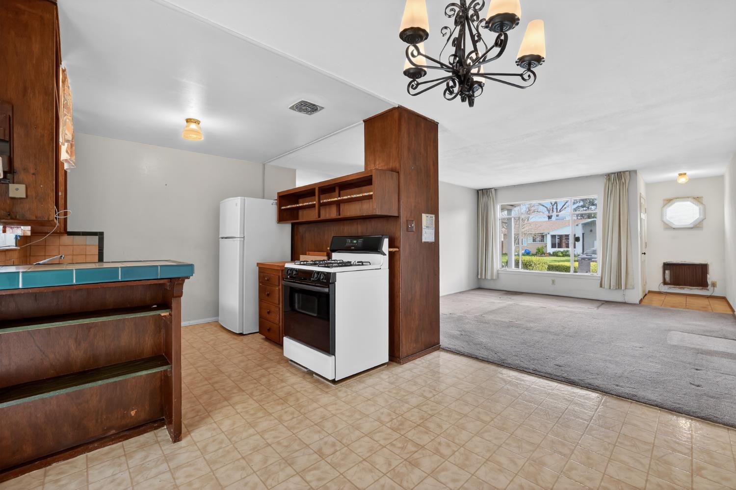 2113 Yorkshire Road Sacramento, CA 95815 - Photo 13 of 38