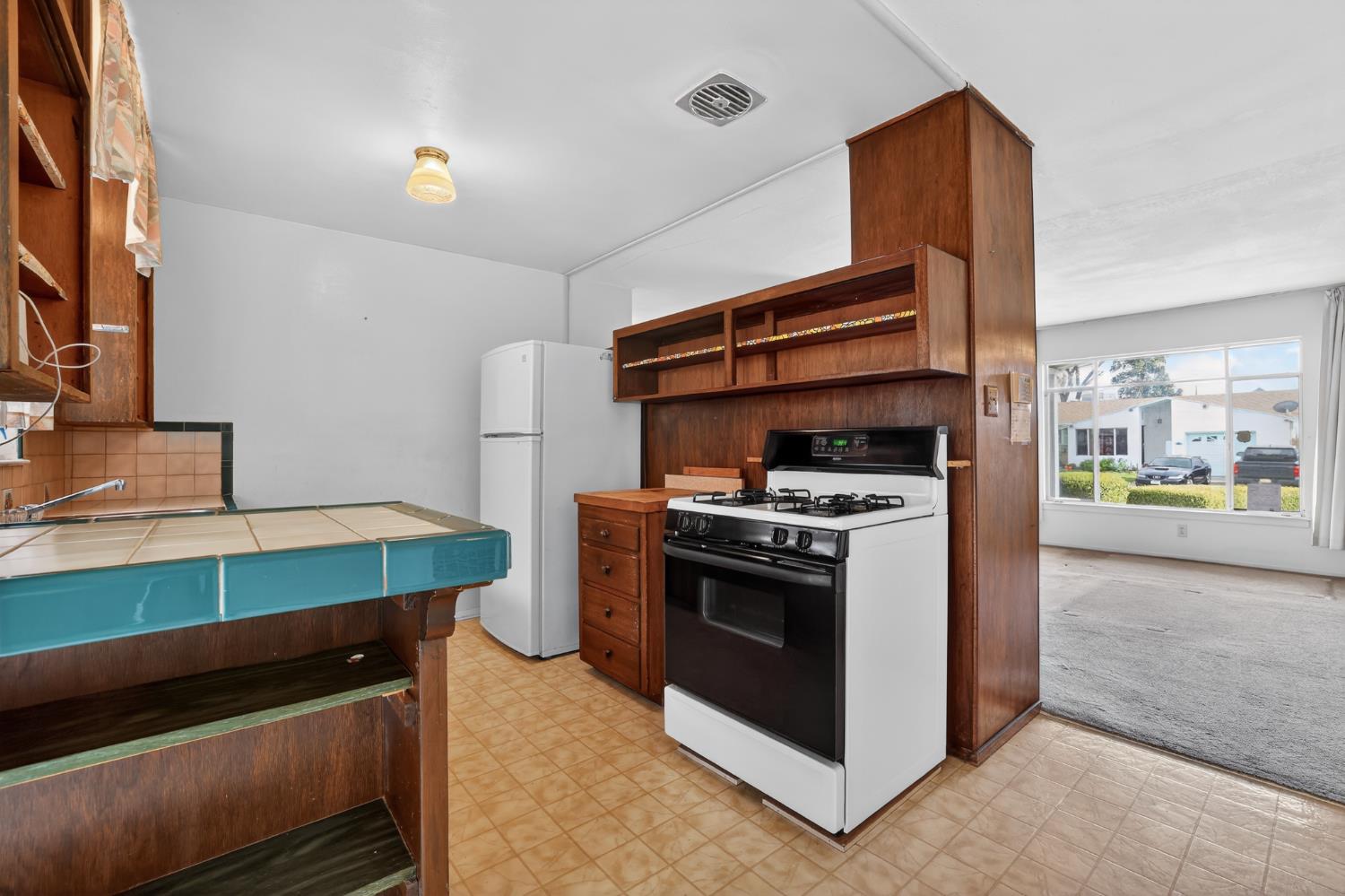 2113 Yorkshire Road Sacramento, CA 95815 - Photo 14 of 38