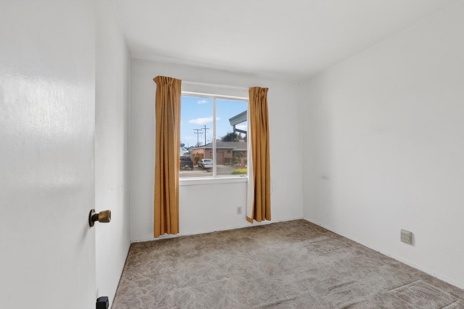 2113 Yorkshire Road Sacramento, CA 95815 - Photo 28 of 38