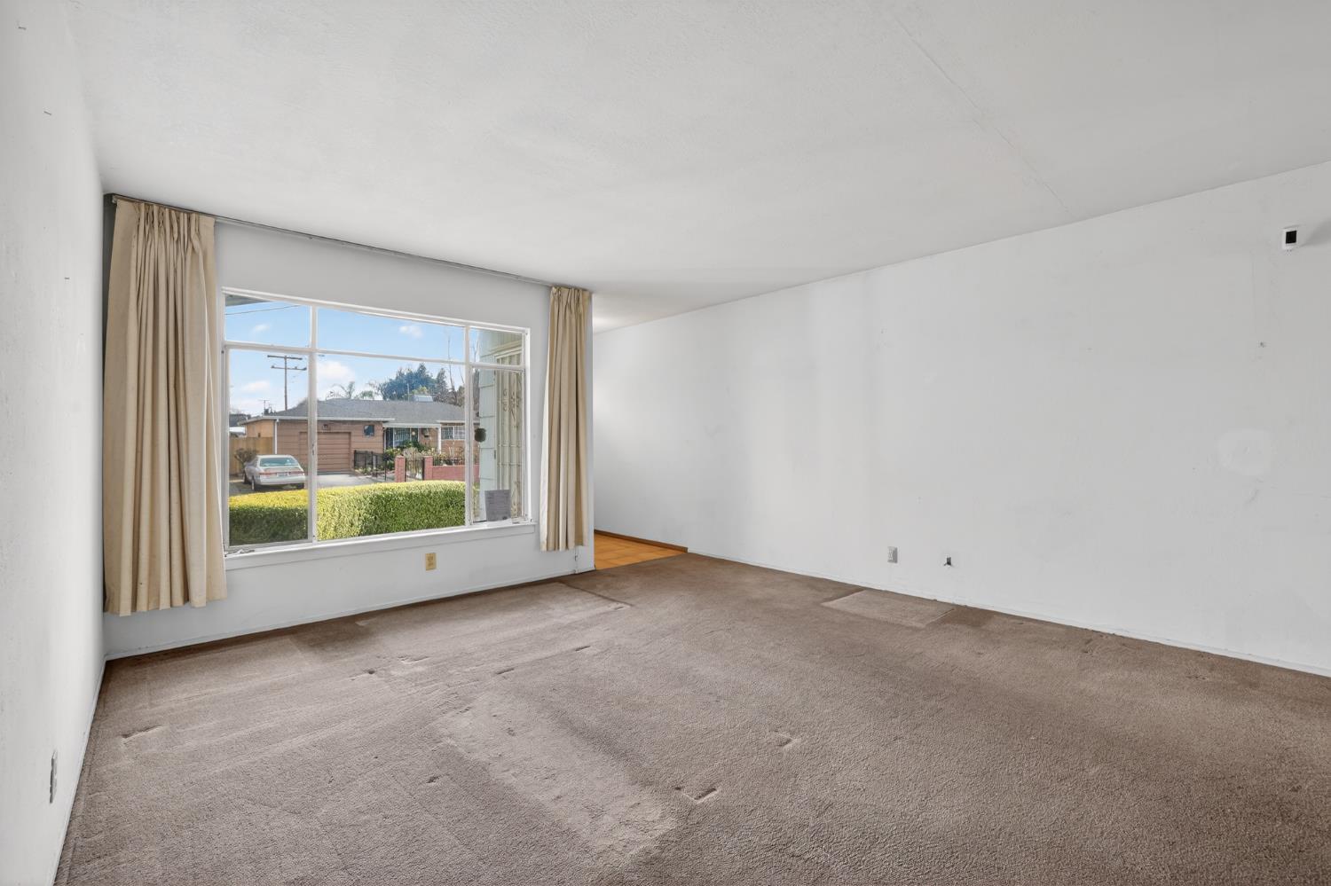 2113 Yorkshire Road Sacramento, CA 95815 - Photo 4 of 38