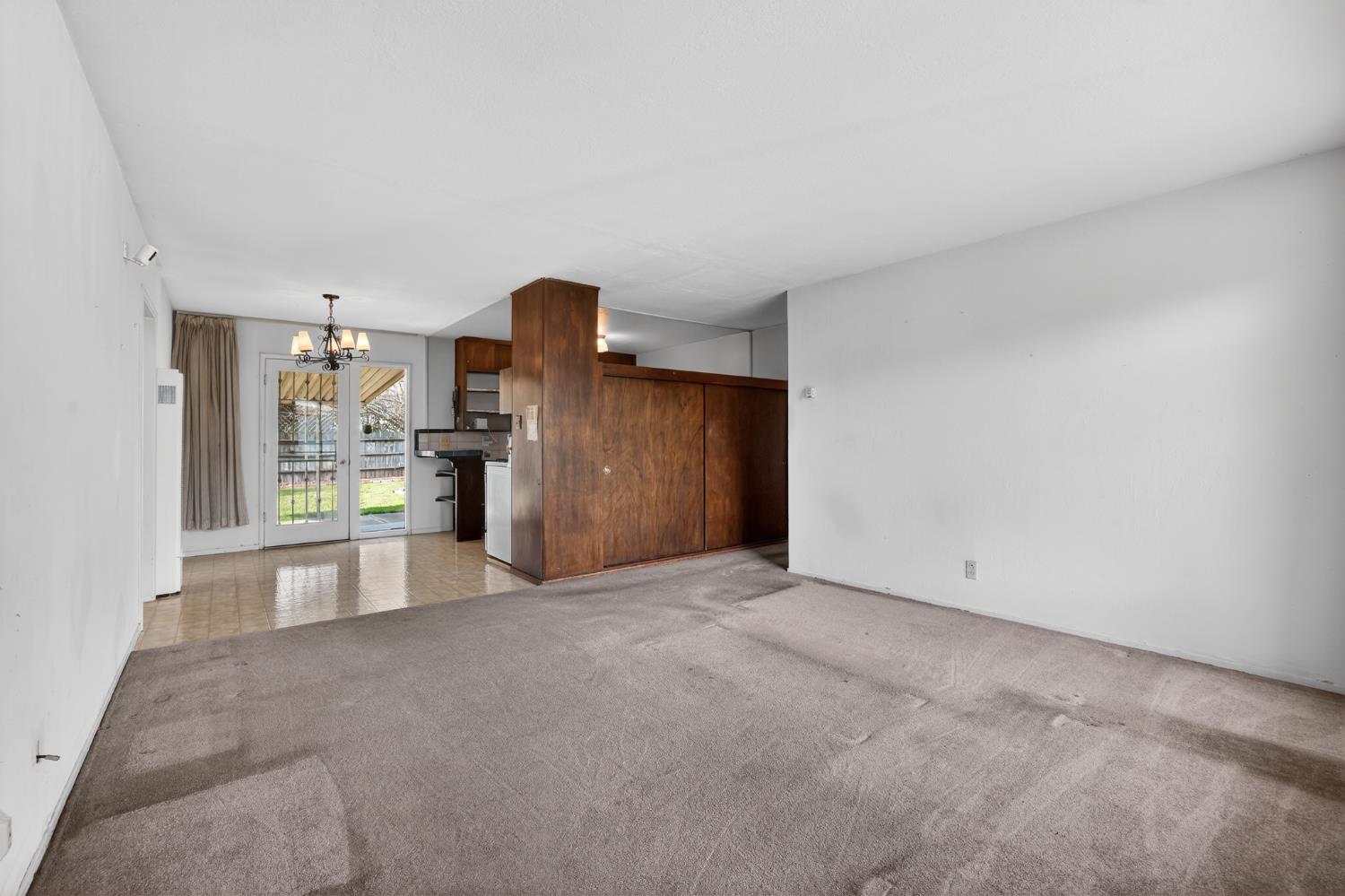 2113 Yorkshire Road Sacramento, CA 95815 - Photo 5 of 38