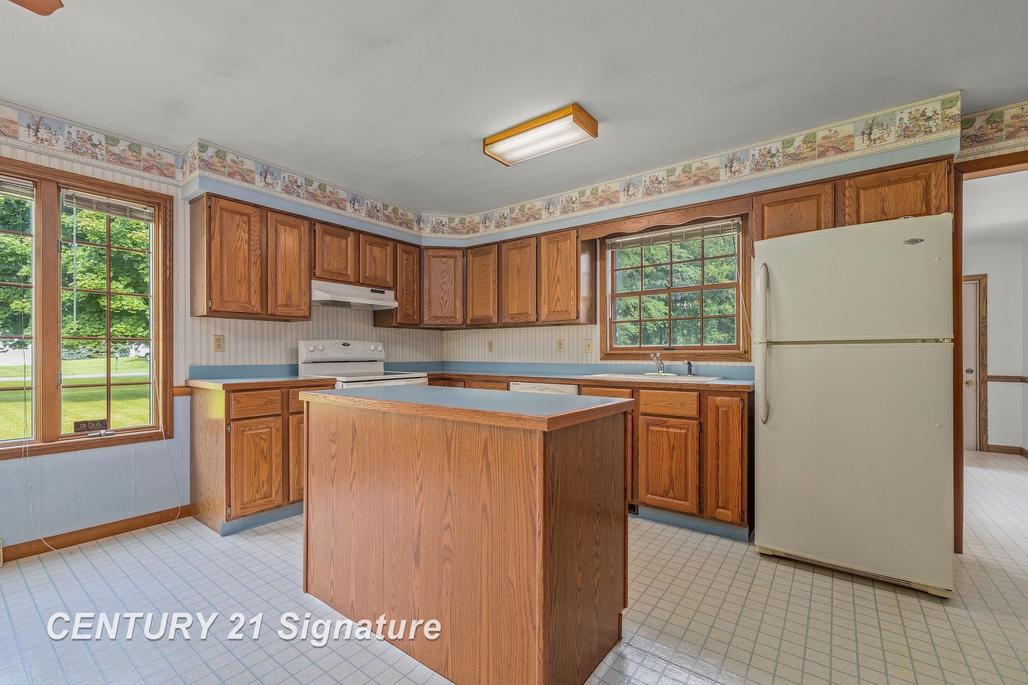 5115 Cole Road Saginaw, MI 48601 - Photo 10 of 32 50148797-ae52fd27-8b75-4792-9dfe-799463101a5a.JPG