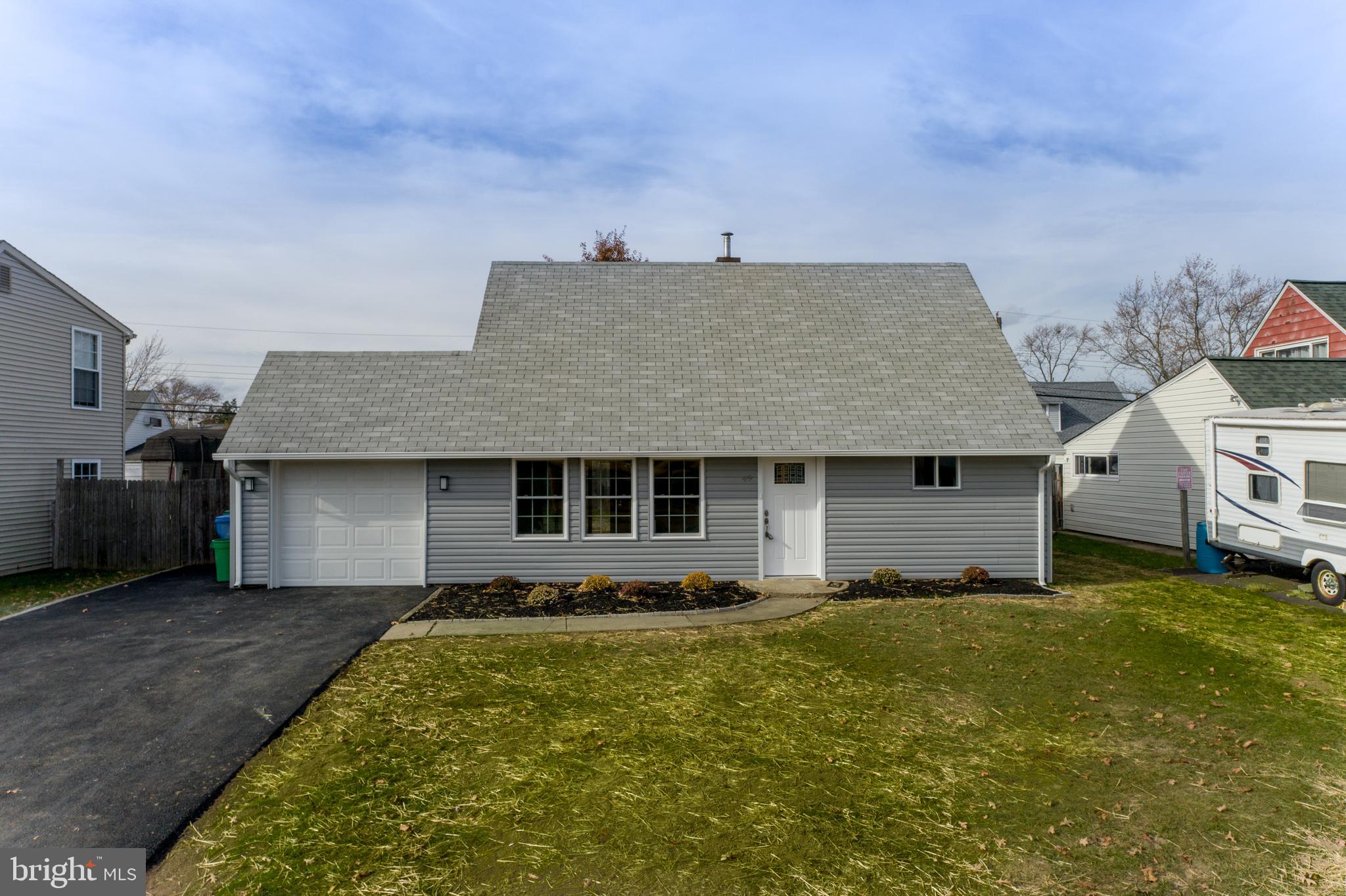49 Island Road Levittown, PA 19057 - Photo 1 of 35 Gallery Image 1