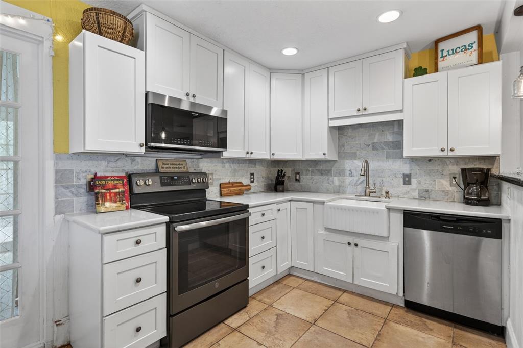 660 Linley Street Longboat Key, FL 34228 - Photo 12 of 64
