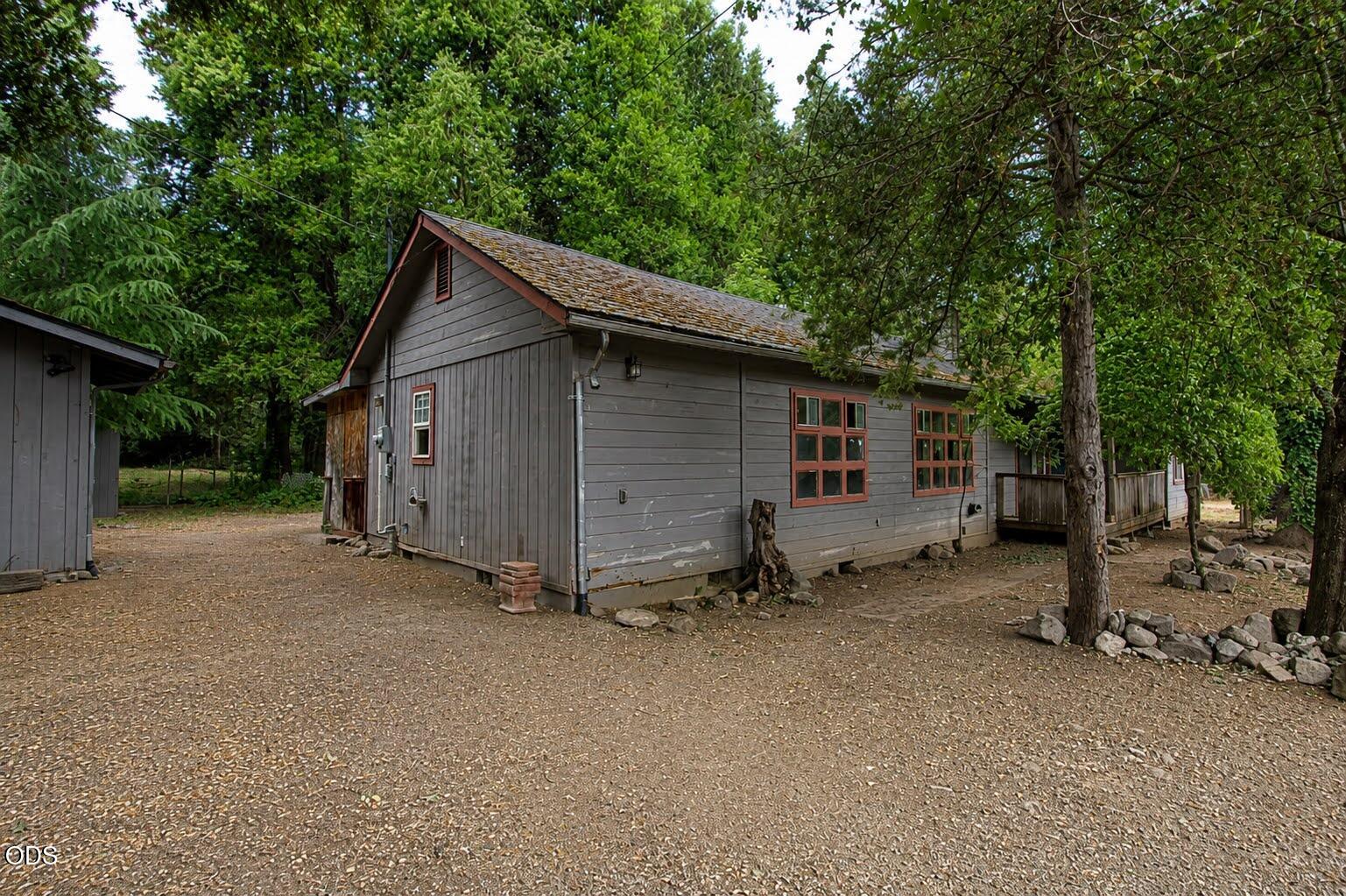 189 Bloom Road Wolf Creek, OR 97497 - Photo 3 of 13