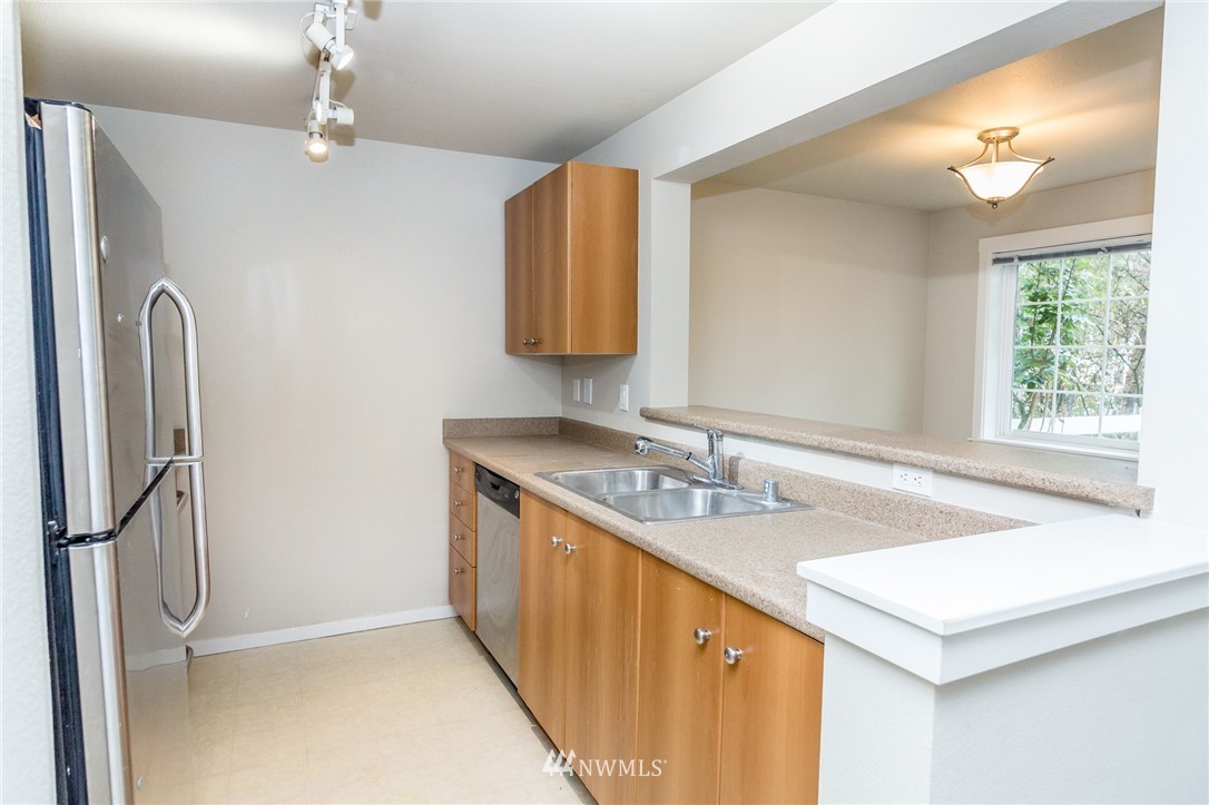 12404 East Gibson Road, Unit L103 Everett, WA 98204 - Photo 6 of 22 Gallery Image 6