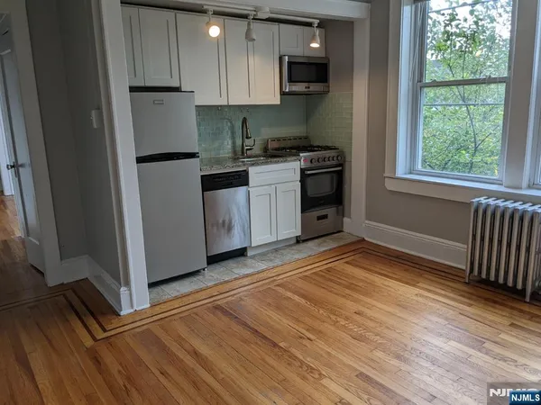 $1,650 | 85 Anderson Street, Unit C2, Hackensack, NJ 07601