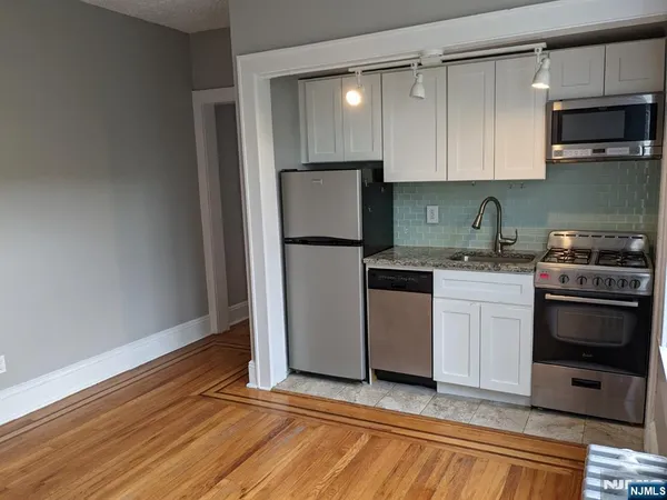 $1,650 | 85 Anderson Street, Unit C2, Hackensack, NJ 07601