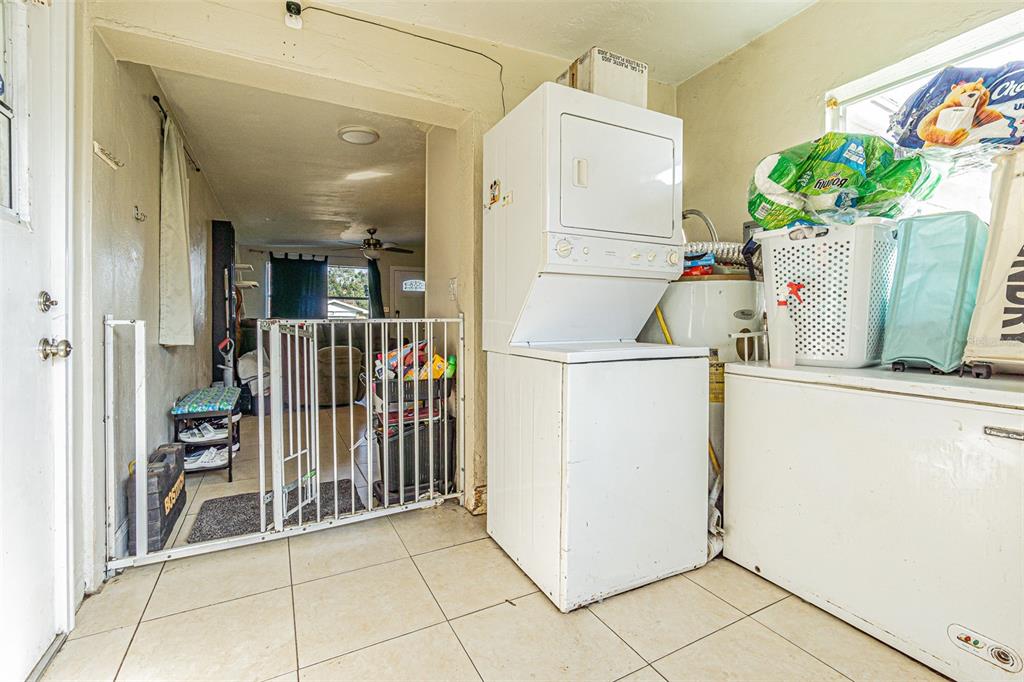 9696 Groveland Street Seminole, FL 33772 - Photo 8 of 22 a utility room with dryer and washer