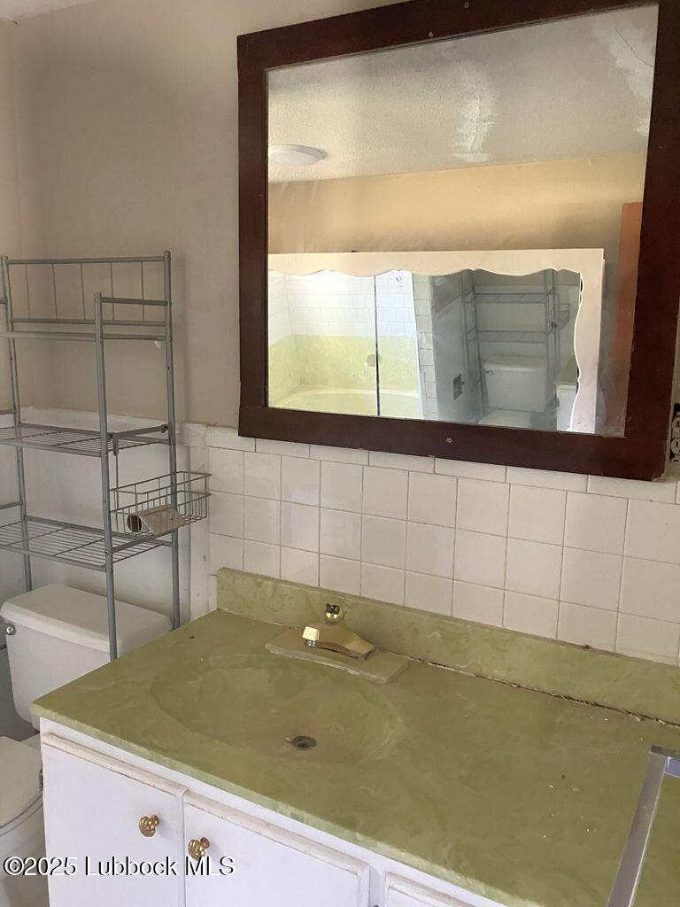 1615 Utica Plainview, TX 79072 - Photo 20 of 26 a view of bathroom