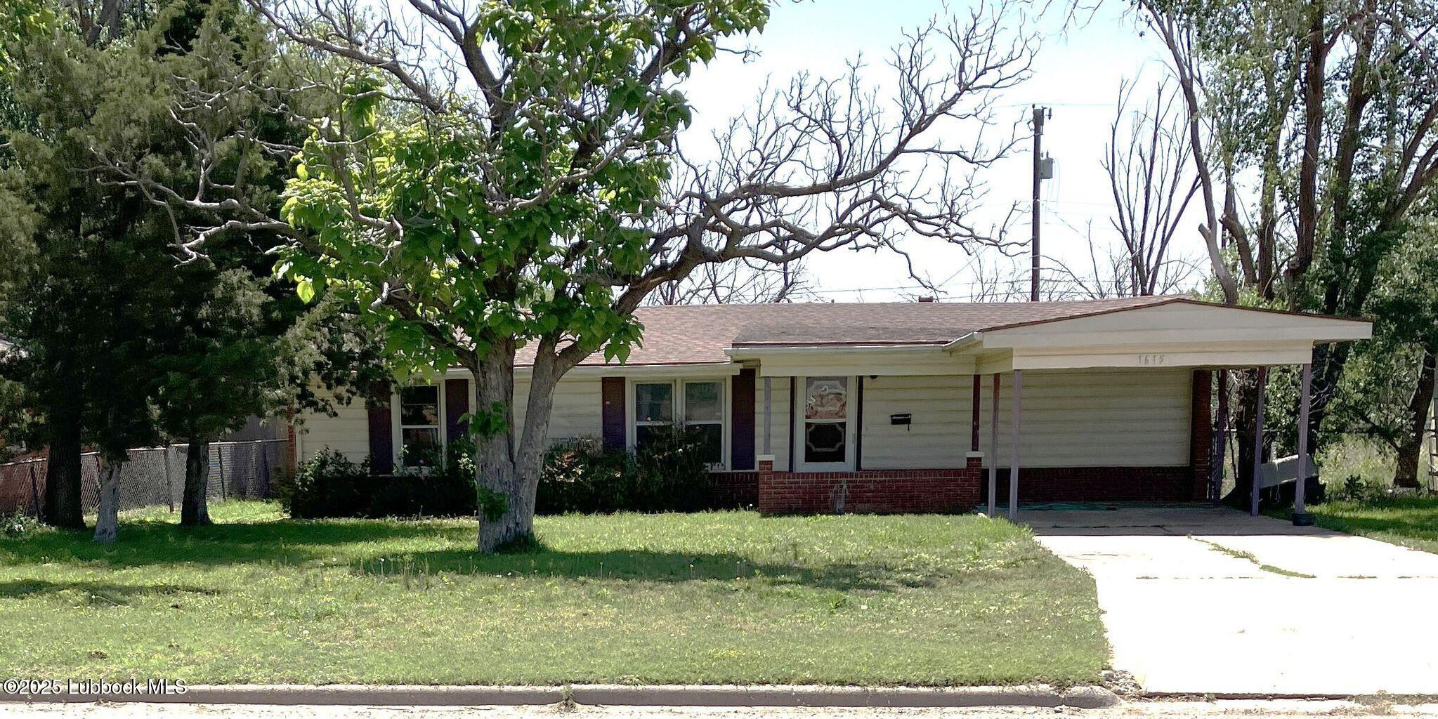 1615 Utica Plainview, TX 79072 - Photo 26 of 26 front view of a house with a yard