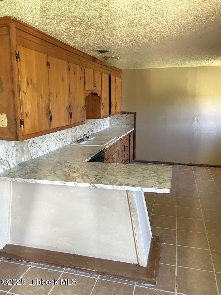 1615 Utica Plainview, TX 79072 - Photo 4 of 26 a view of a bathroom