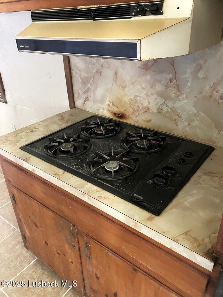 1615 Utica Plainview, TX 79072 - Photo 7 of 26 a close up of a stove top oven sitting on a counter