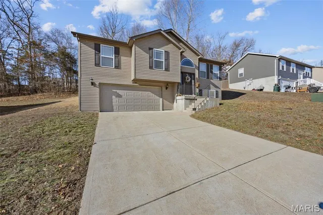 $289,900 | 5641 Hawks Landing Drive, Hillsboro, MO 63050