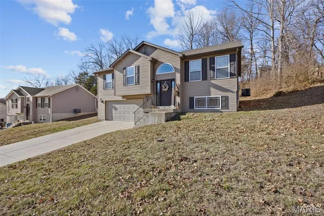 $289,900 | 5641 Hawks Landing Drive, Hillsboro, MO 63050