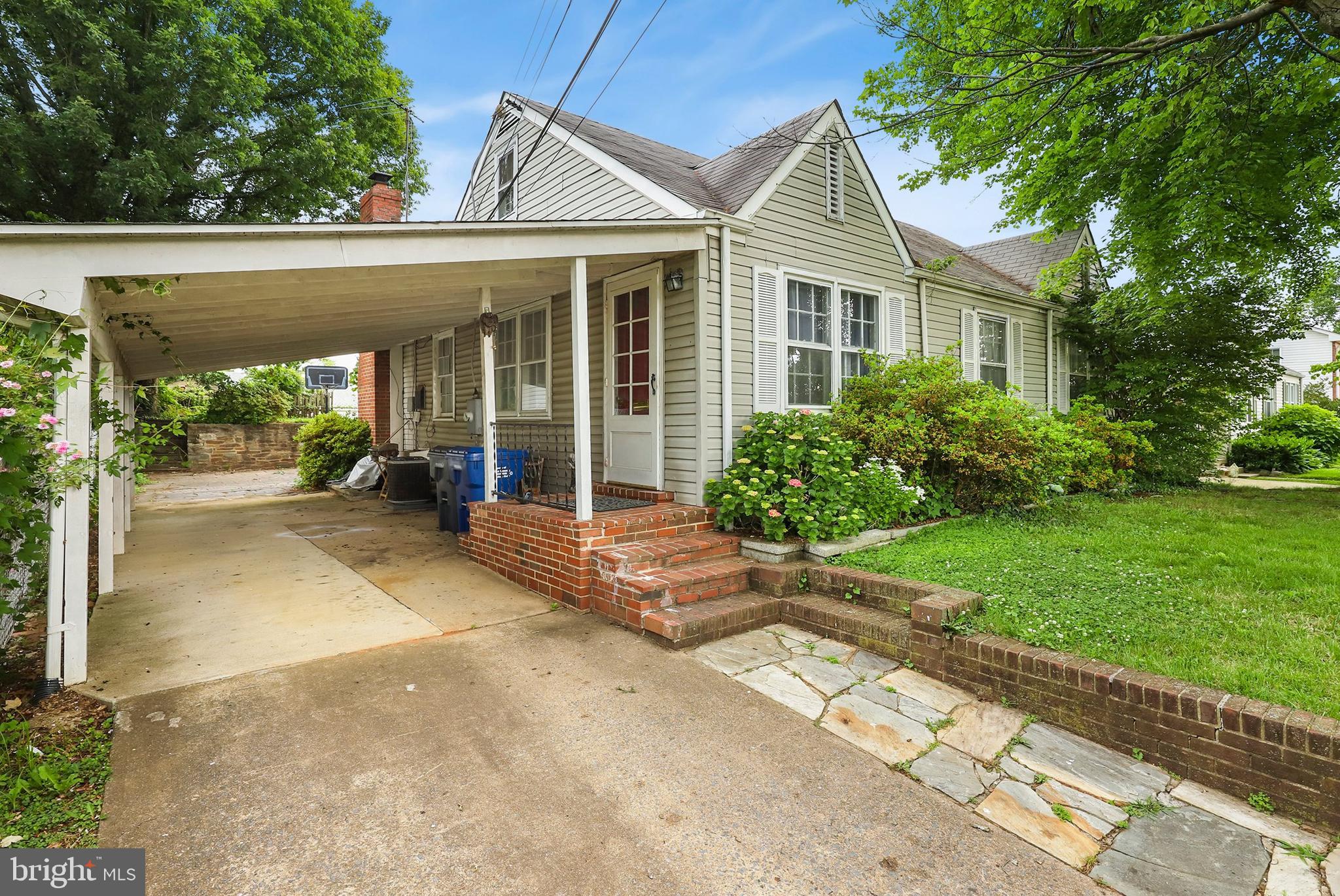 6816 Westcott Road Falls Church, VA 22042 - Photo 2 of 30