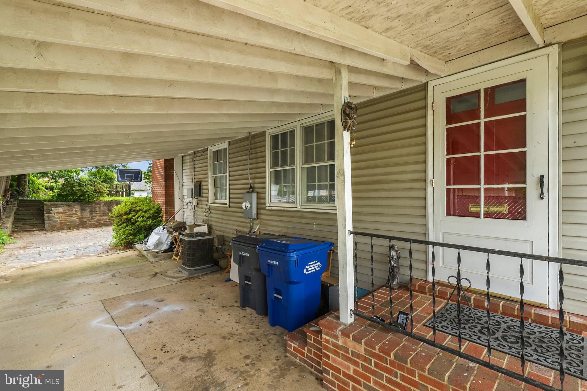 6816 Westcott Road Falls Church, VA 22042 - Photo 3 of 30