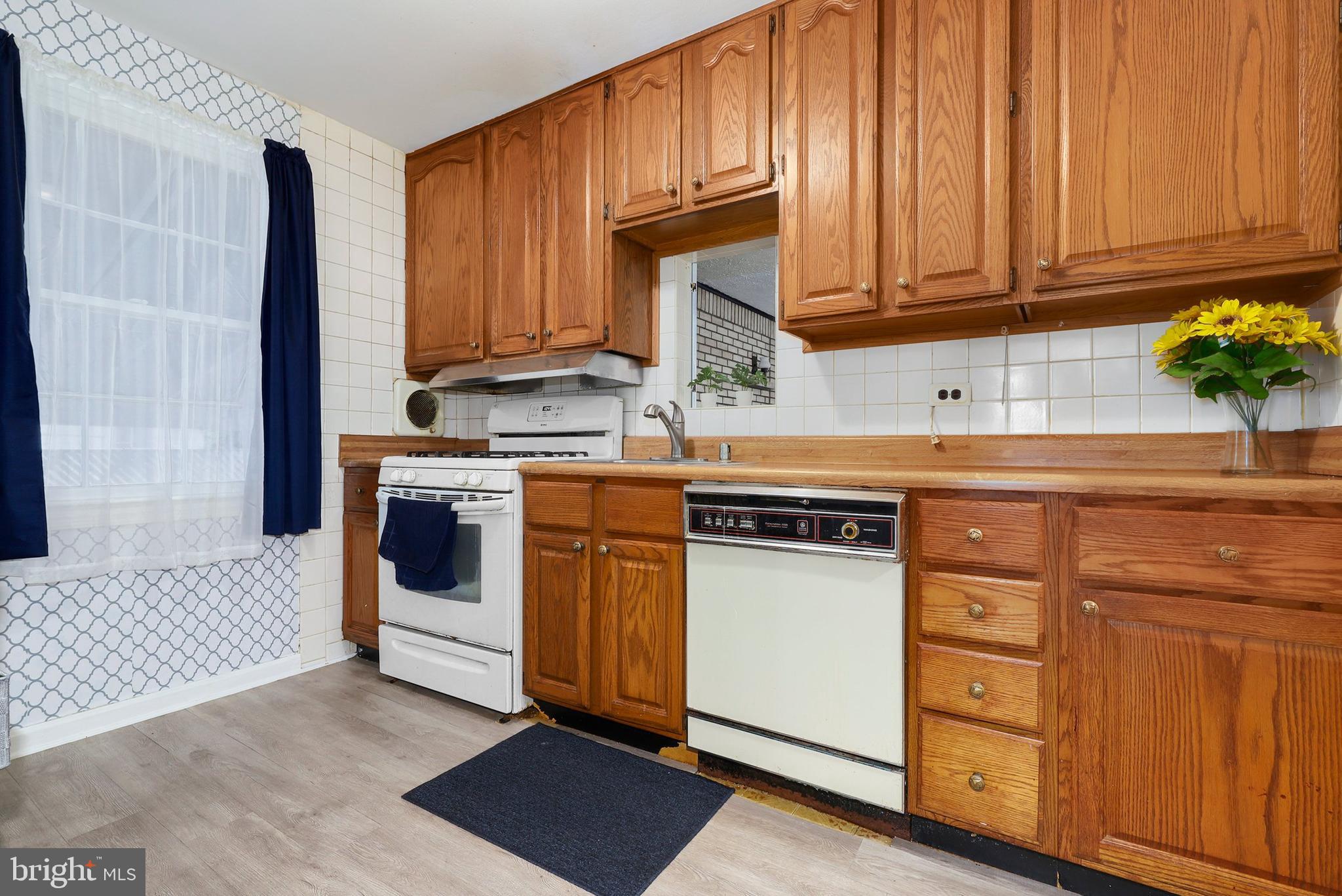 6816 Westcott Road Falls Church, VA 22042 - Photo 8 of 30