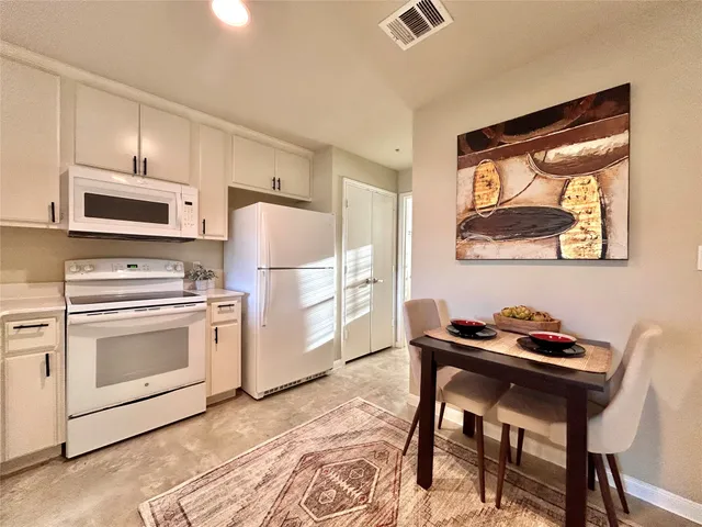 $999 | 304 Stubblefield Lane, Unit 304, Liberty Hill, TX 78642