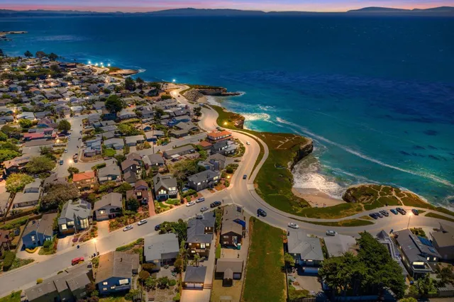 view of a house with a swimming pool
