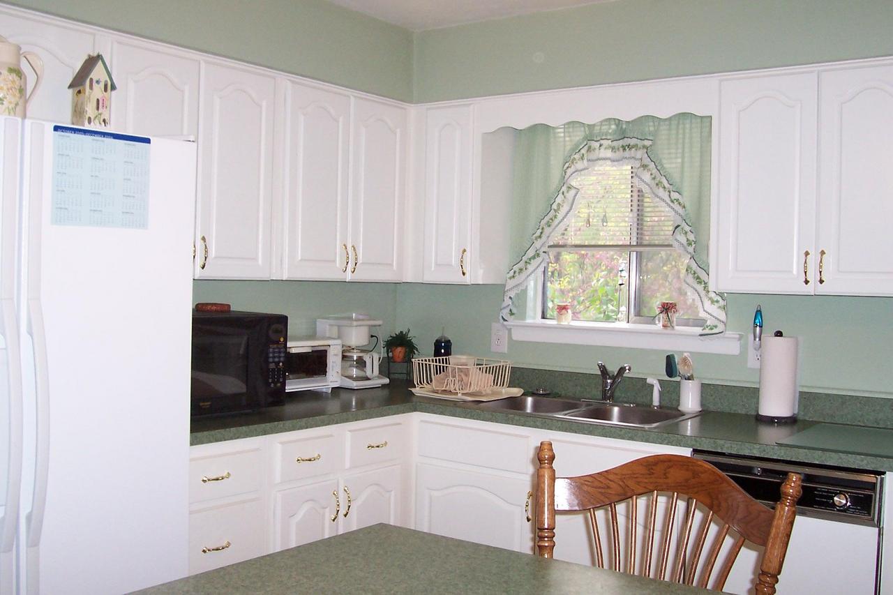 3827 Vauxhall Road Roanoke, VA 24018 - Photo 2 of 9 KITCHEN