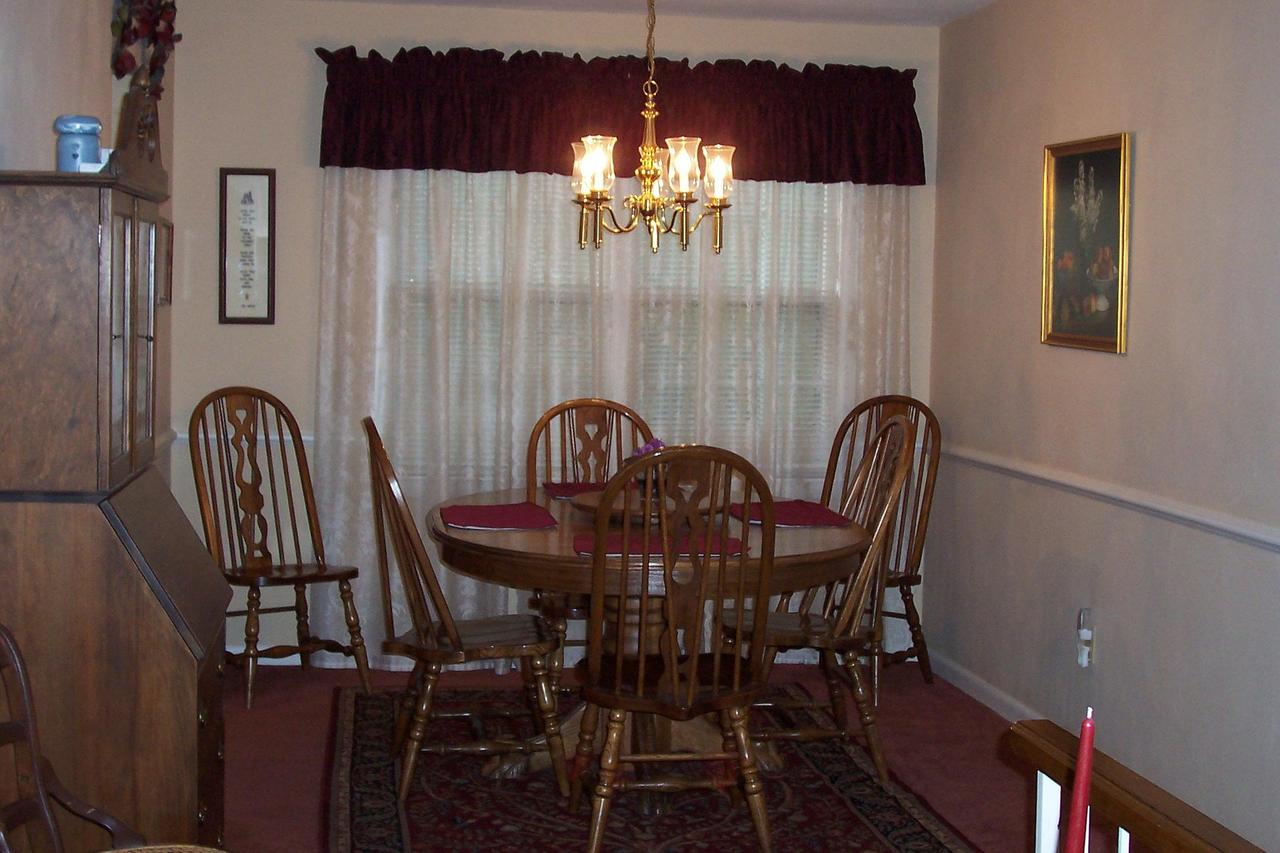3827 Vauxhall Road Roanoke, VA 24018 - Photo 4 of 9 DINING ROOM