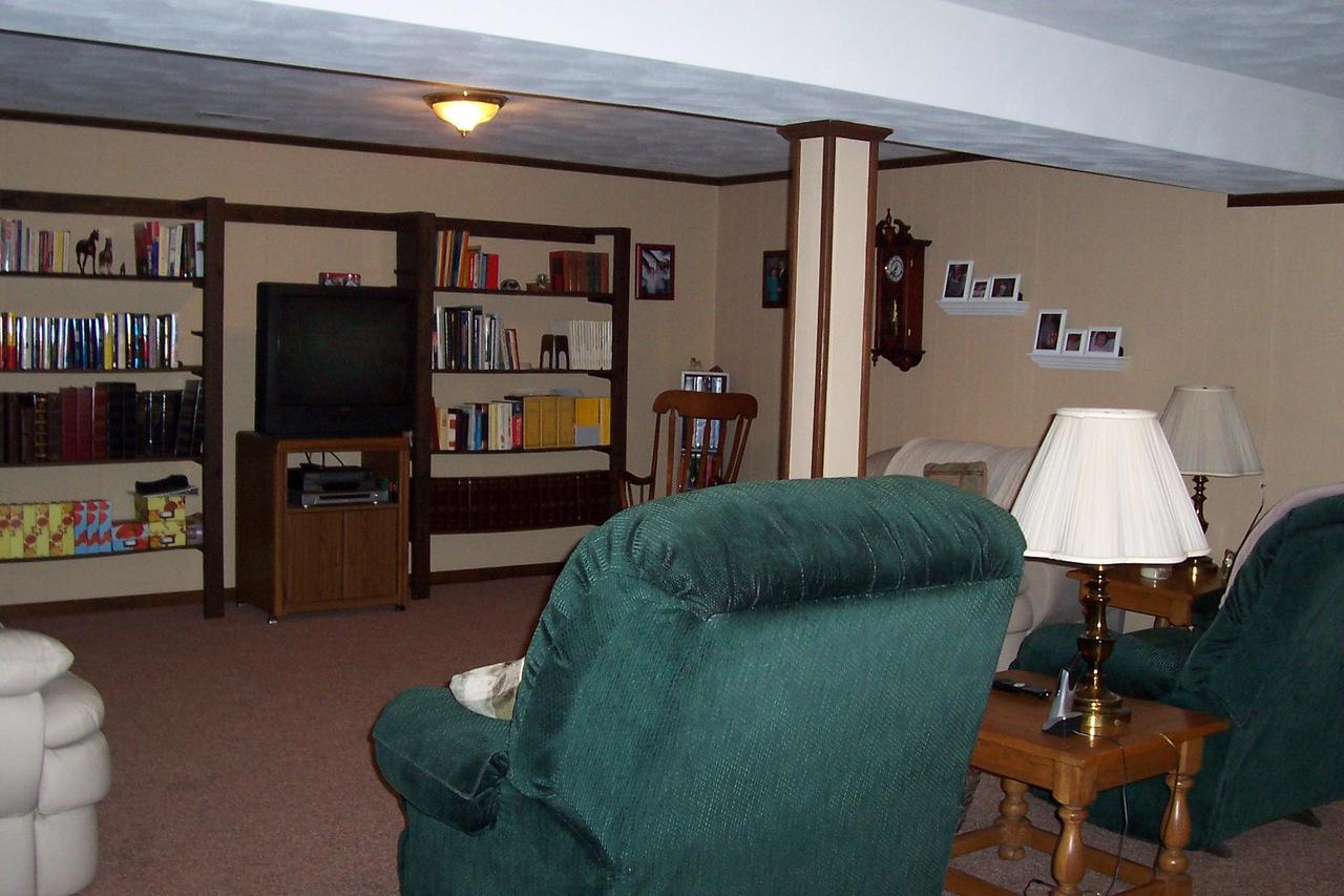 3827 Vauxhall Road Roanoke, VA 24018 - Photo 6 of 9 FAMILY ROOM