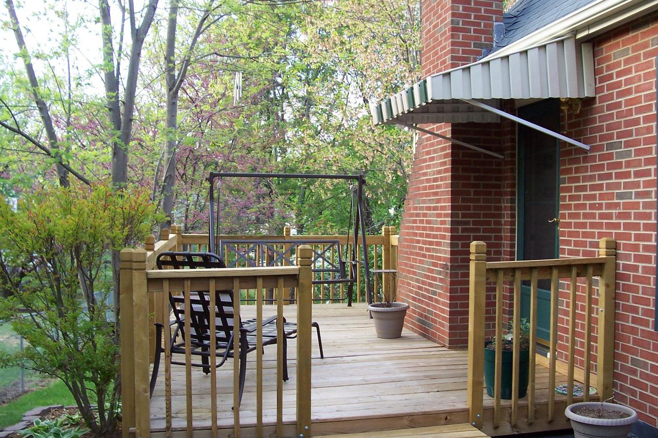 3827 Vauxhall Road Roanoke, VA 24018 - Photo 8 of 9 SIDE DECK