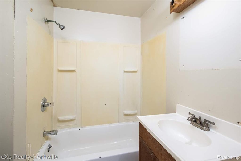 21730 Middlebelt Road Farmington Hills, MI 48336 - Photo 21 of 27