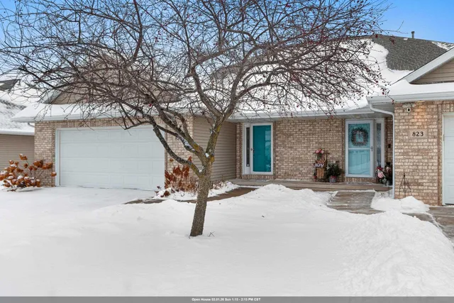 $349,900 | 821 Killarny Trail, De Pere, WI 54115