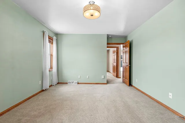 $349,900 | 821 Killarny Trail, De Pere, WI 54115