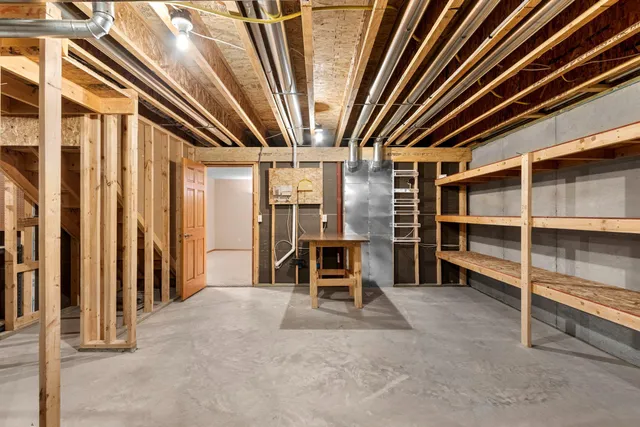 $349,900 | 821 Killarny Trail, De Pere, WI 54115