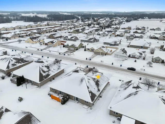 $349,900 | 821 Killarny Trail, De Pere, WI 54115