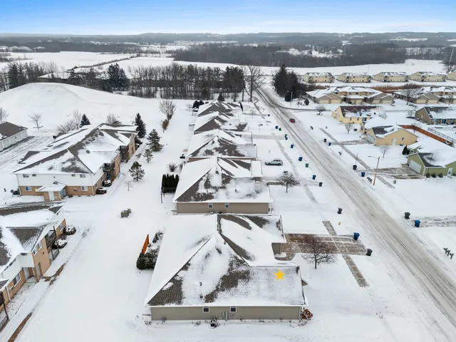 $349,900 | 821 Killarny Trail, De Pere, WI 54115