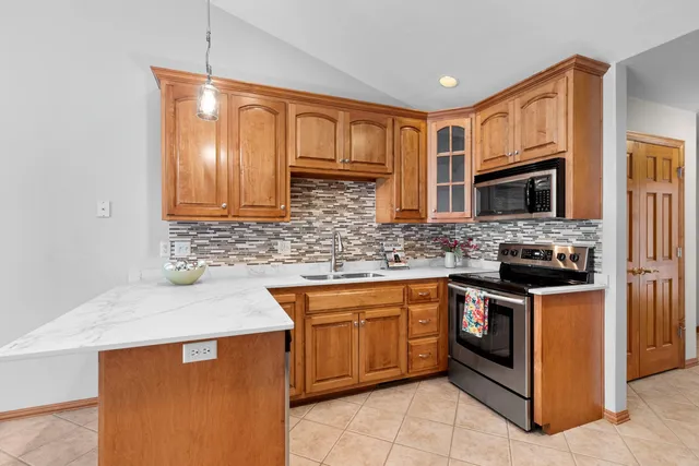 $349,900 | 821 Killarny Trail, De Pere, WI 54115