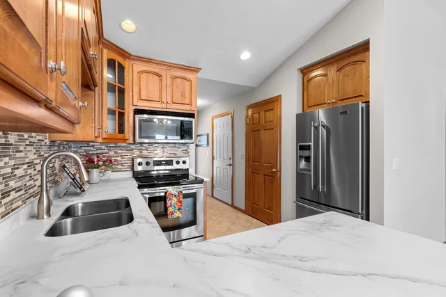 $349,900 | 821 Killarny Trail, De Pere, WI 54115