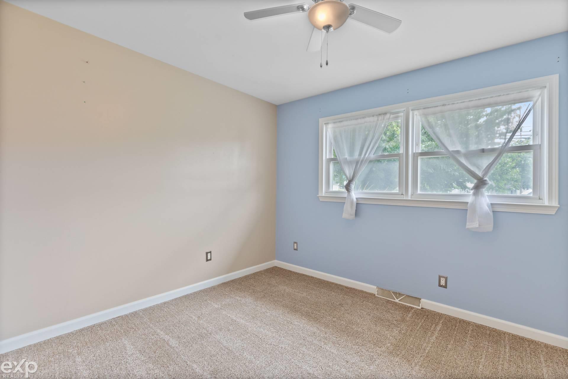 137 Rathbone Street Mount Clemens, MI 48043 - Photo 19 of 32 50183586-7a659c4a-4eeb-4760-8da6-3124b1628c12.JPG