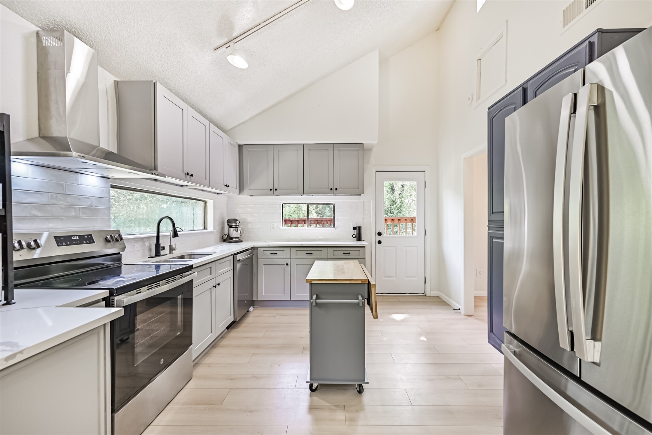 7445 Cobbs Oak Lane Rosharon, TX 77583 - Photo 12 of 39 Beautiful Kitchen - recently had a full makeover! You have to tour this home to appreciate the views from the windows!