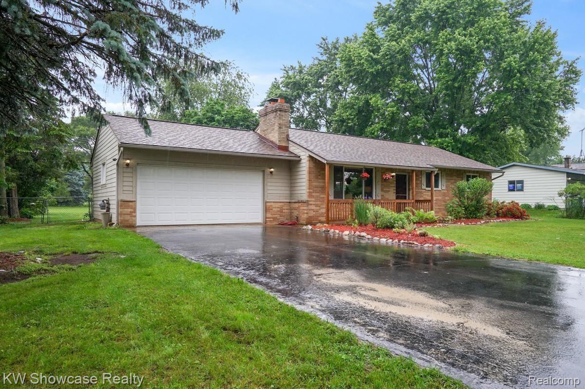 1714 South Hickory Ridge Road Milford, MI 48380 - Photo 2 of 25 DSC01828.jpg