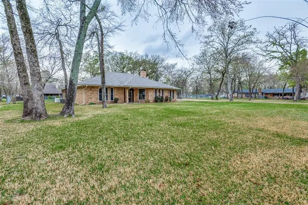 $390,000 | 5 Huckleberry Lane, Star Harbor, TX 75148