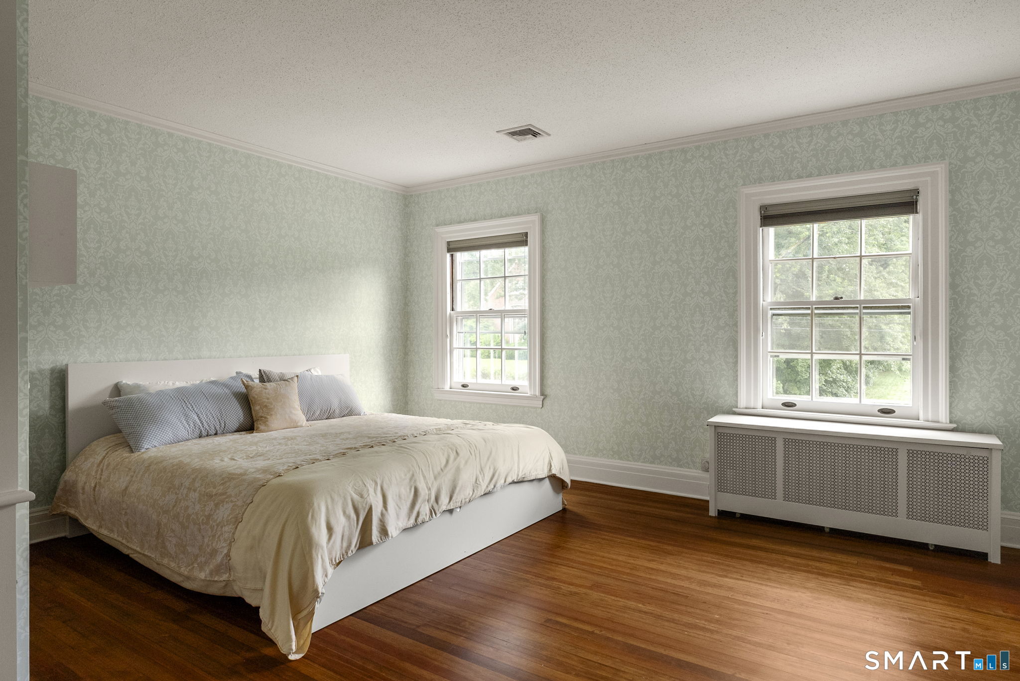 33 Sycamore Road West Hartford, CT 06117 - Photo 31 of 40 Guest bedroom with a private en suite bath and large closet
