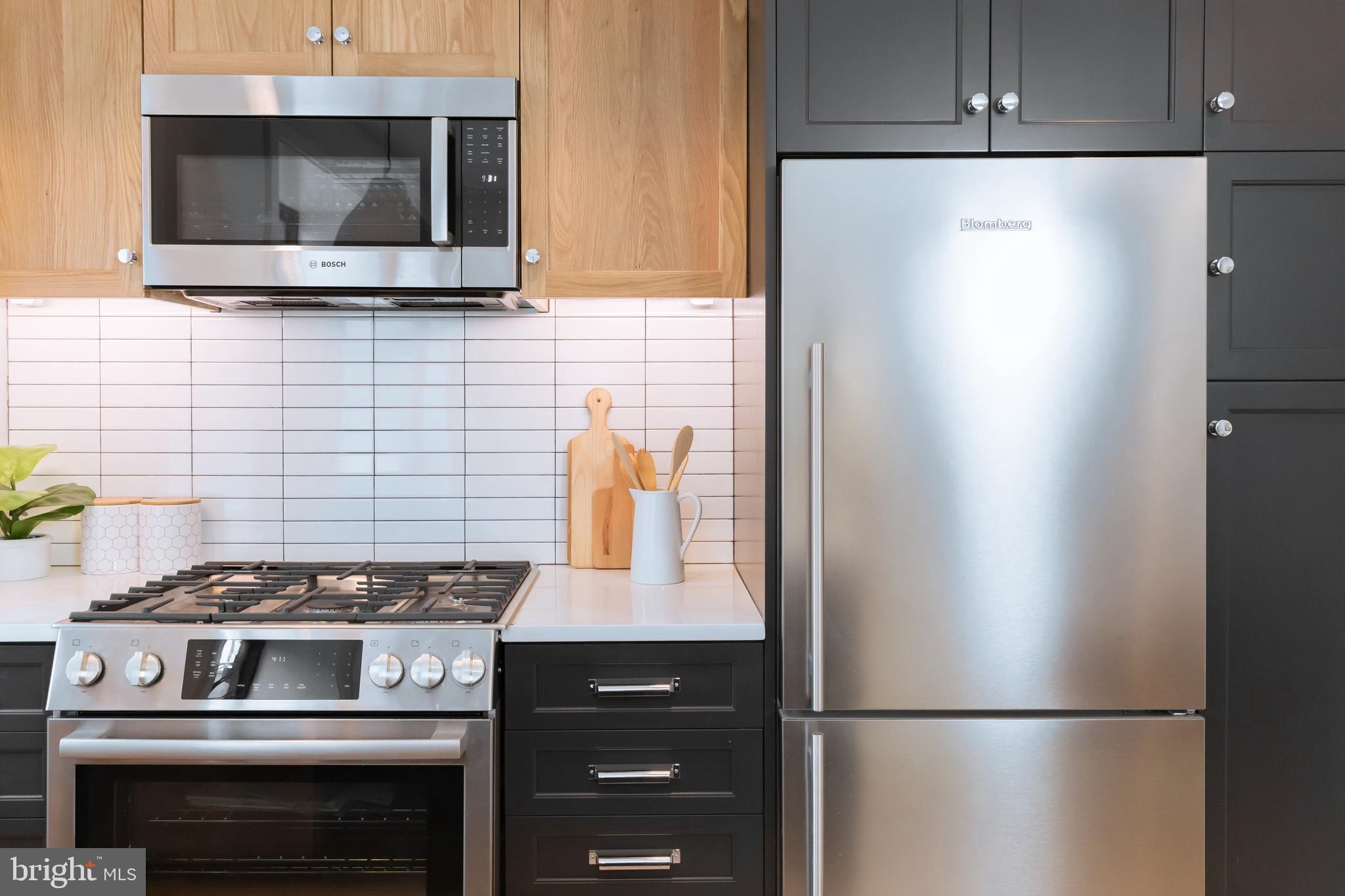 2248 Ontario Road Northwest, Unit 1 Washington, DC 20009 - Photo 5 of 23 Subway tile backsplash with blank grout