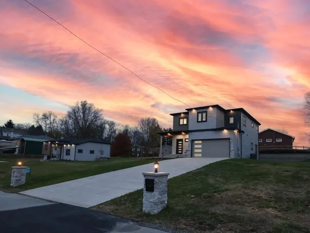 a view of a house with a yard