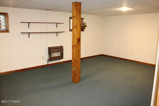 120 Ranger Road Greeley, PA 18425 - Photo 17 of 20 38 Family room c