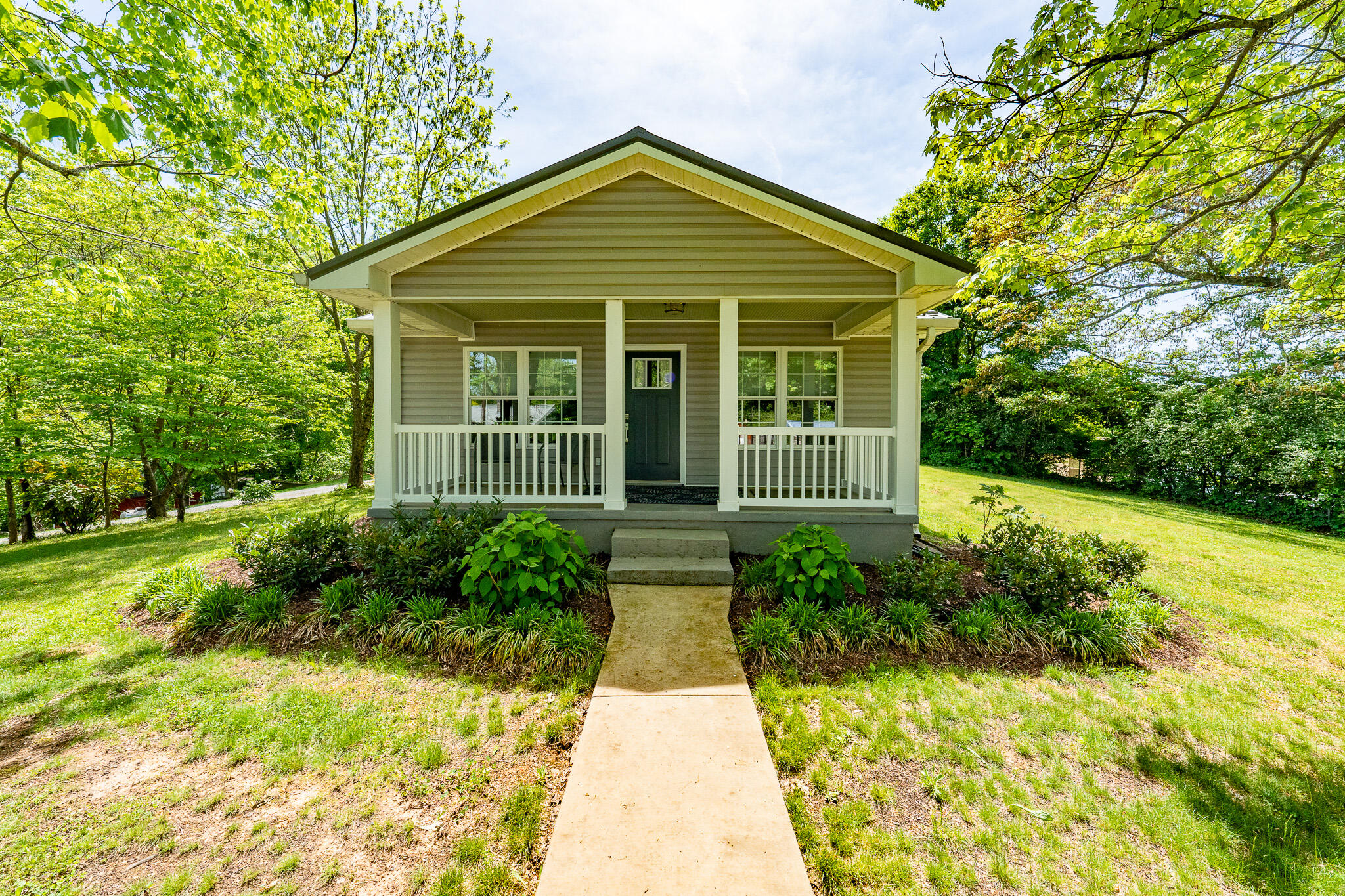 308 Oak Road Bristol, TN 37620 - Photo 1 of 34 308 Oak Road (4 of 42)