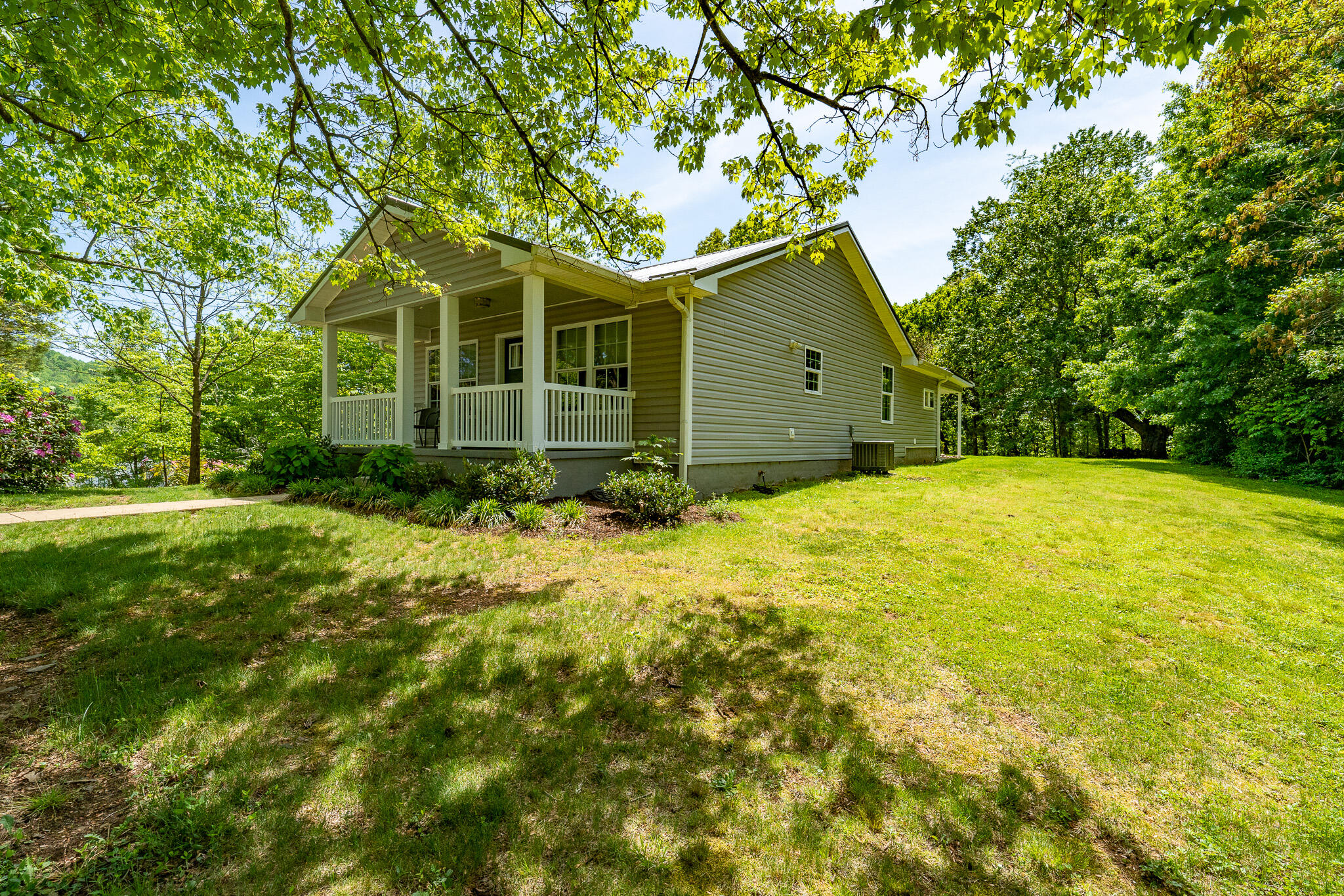 308 Oak Road Bristol, TN 37620 - Photo 2 of 34 308 Oak Road (3 of 42)