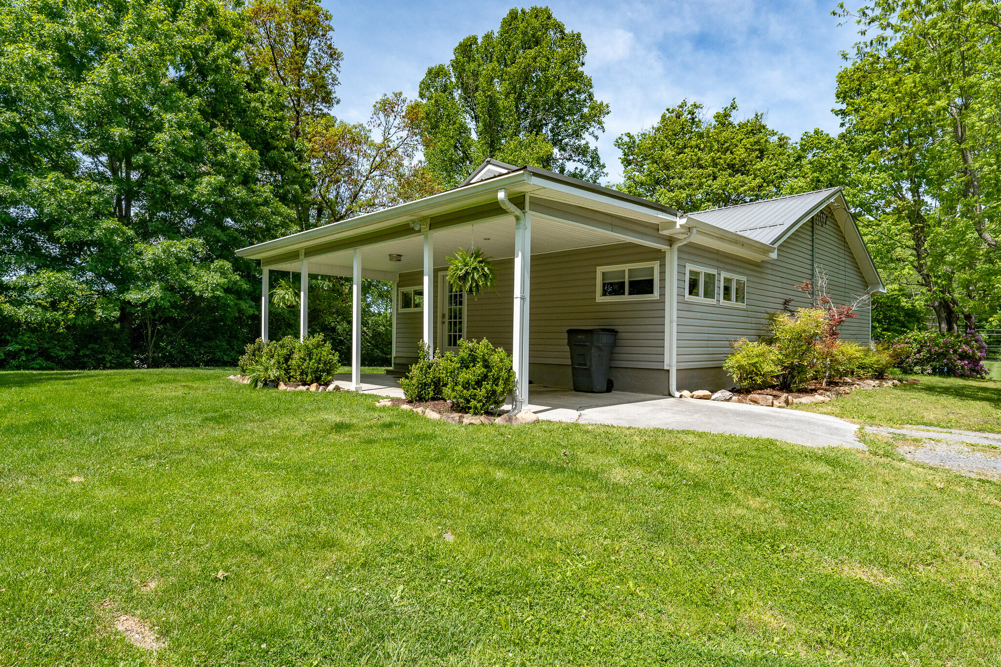308 Oak Road Bristol, TN 37620 - Photo 26 of 34 308 Oak Road (11 of 42)