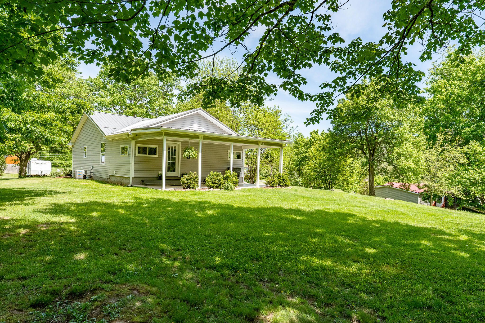 308 Oak Road Bristol, TN 37620 - Photo 29 of 34 308 Oak Road (17 of 42)