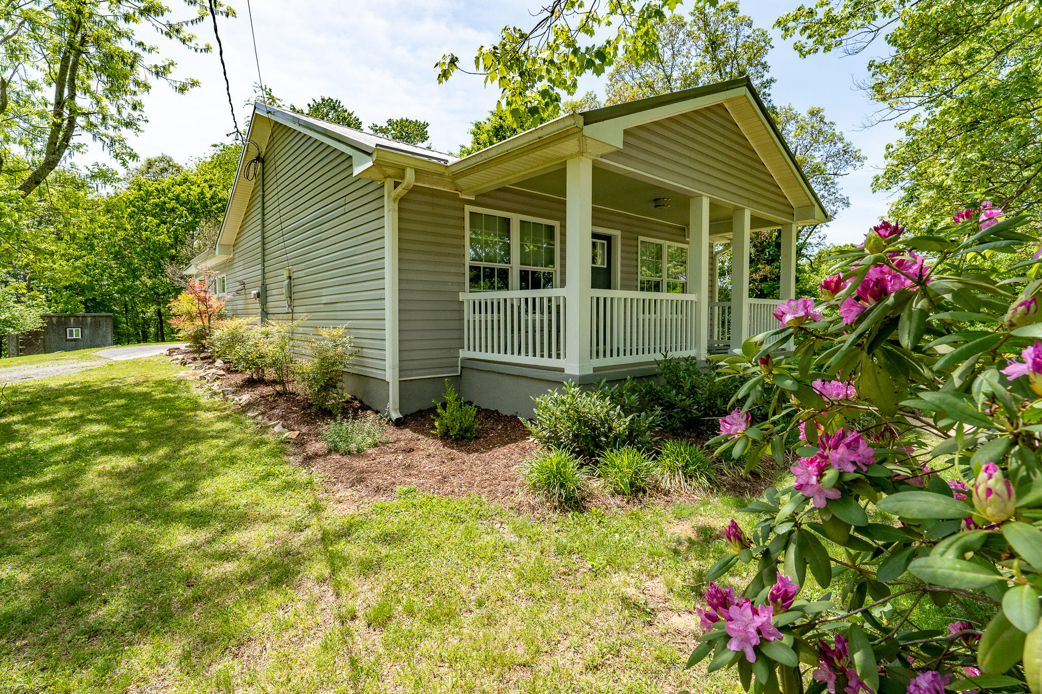 308 Oak Road Bristol, TN 37620 - Photo 3 of 34 308 Oak Road (7 of 42)