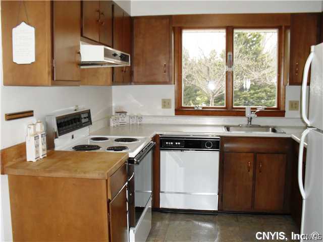 3657 Fisher Road Skaneateles, NY 13152 - Photo 5 of 16 Kitchen